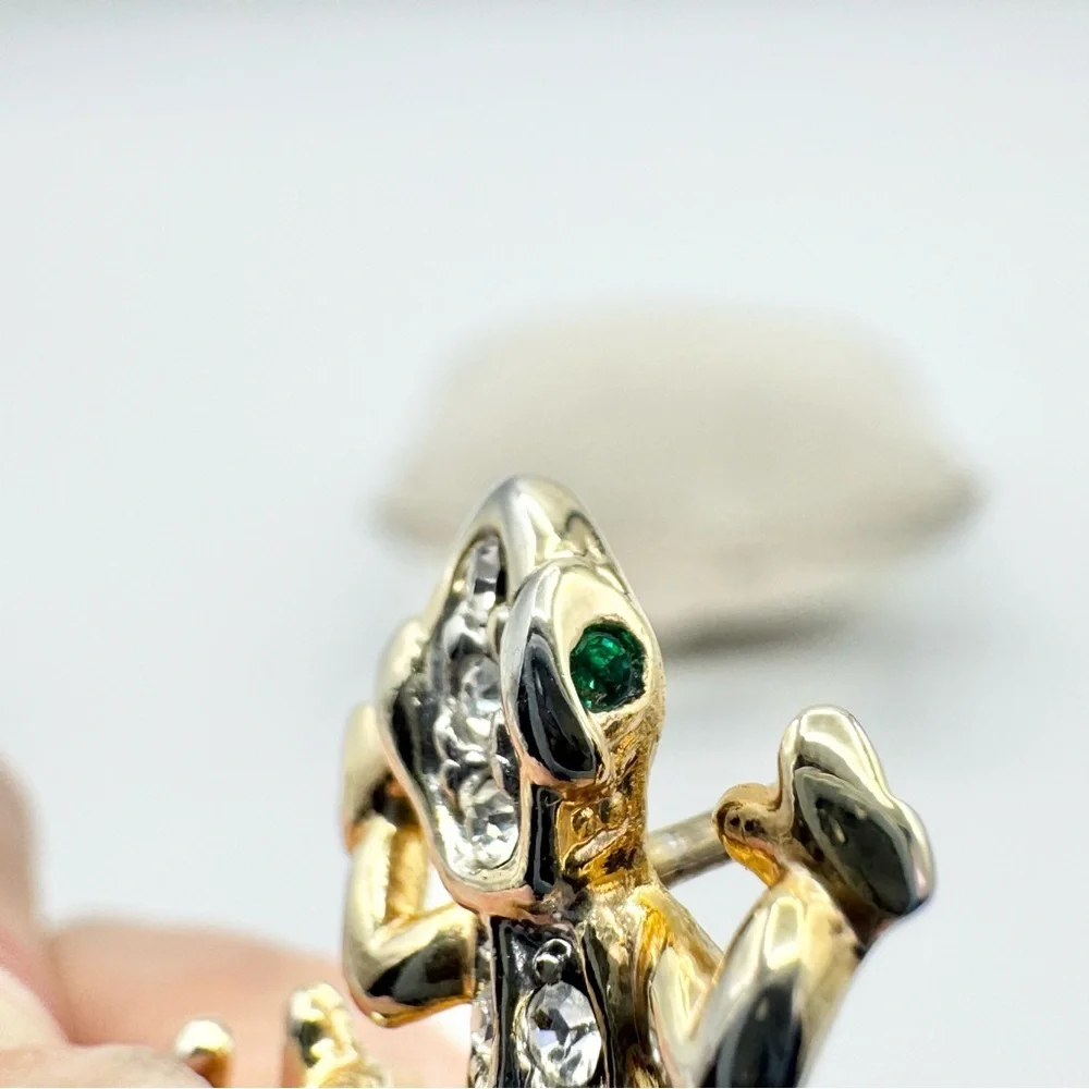 VNTG Gold Plated Gecko Lizard Brooch Pin Emerald Eyes